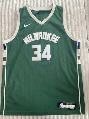 Nike Milwaukee Bucks Giannis Antetokounmpo Icon Swingman Jersey